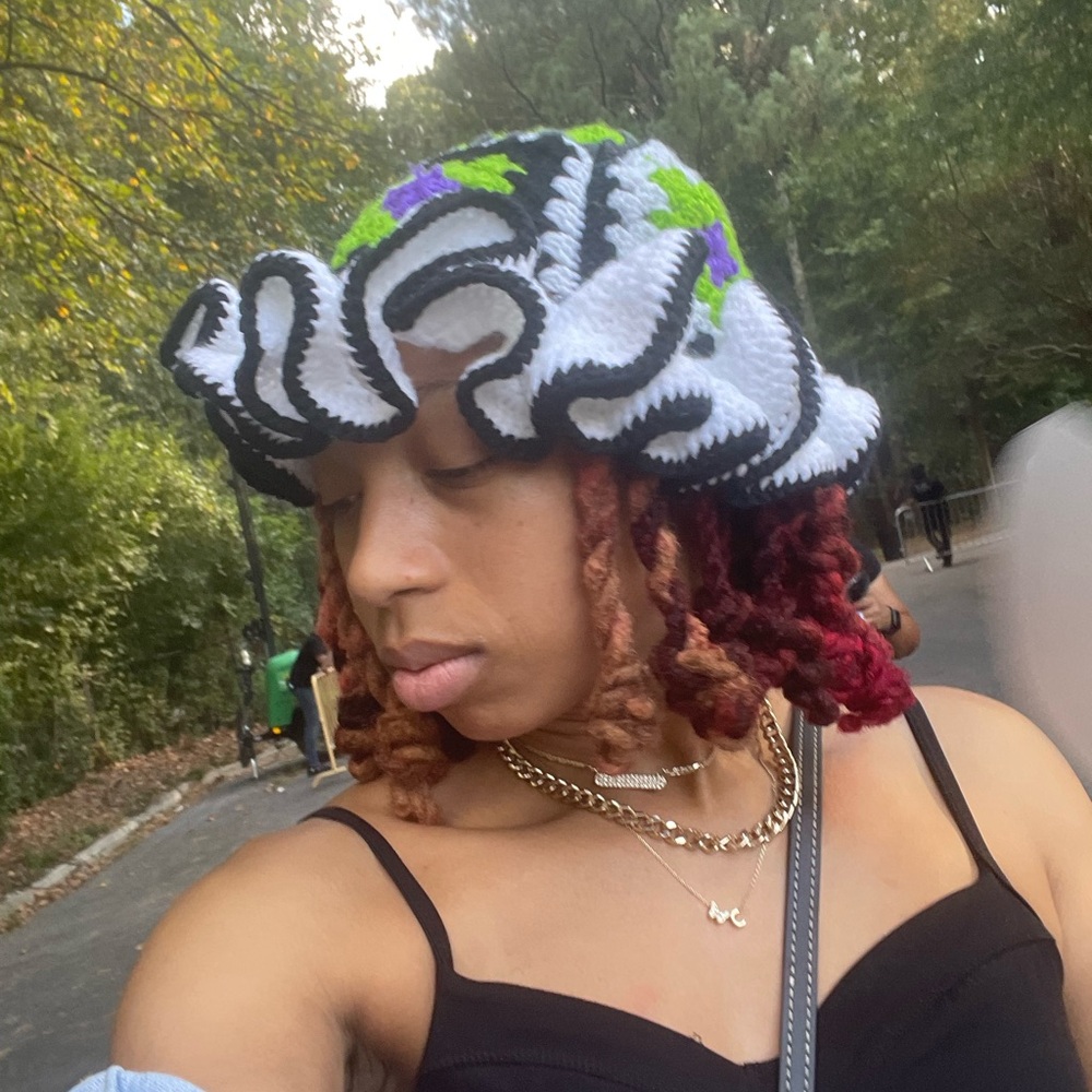 Crochet ruffle hat✨